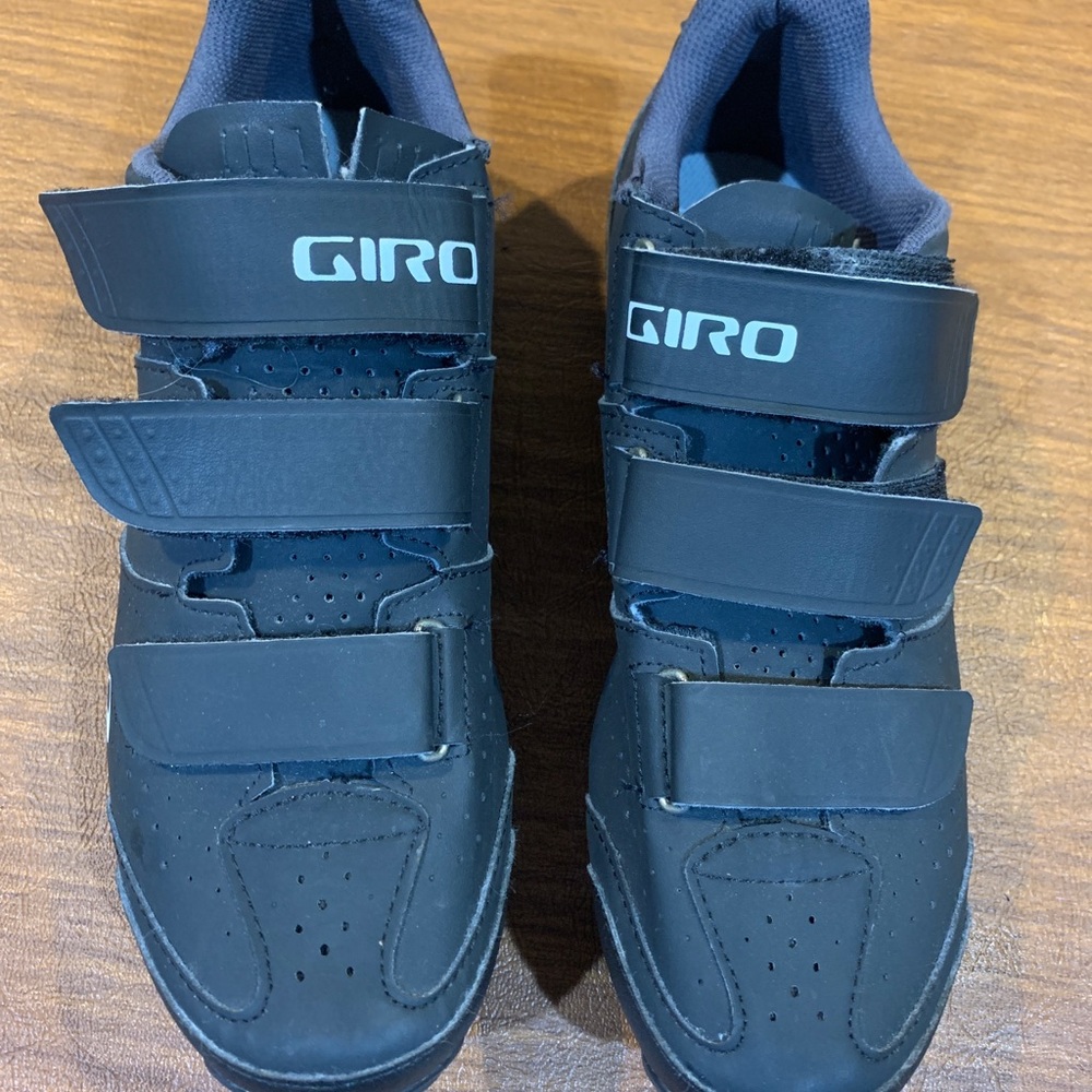 Giro cycling/spin shoes size 10 “Riela”